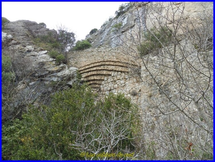 St Guilhem le Désert, le sentier des fenestrettes