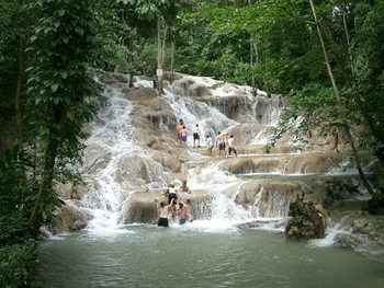 beautiful-dunns-river-falls-jamaica