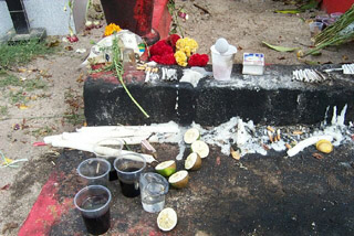 Offrandes sur la tombe de Sitarane. Offrandes sur la tombe de Sitarane.