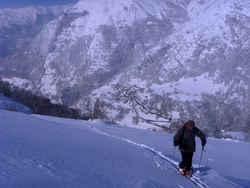 Le Membre Actif et l'Eclaireur au siege social ou Le Pays Toy sous la neige