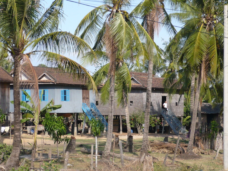 CAMBODGE  maison pilotis