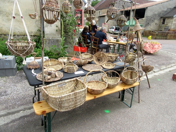 Chemin d'Aisey a proposé un agréable marché artisanal aux habitants du Châtillonnais
