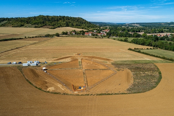 Visite des fouilles du tumulus de Vix avec la Société Archéologique et historique du Châtillonnais (SAHC)