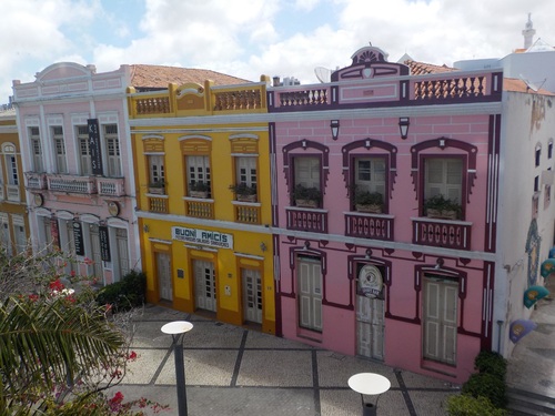 des bars colorés dans le quartier du  Dragao do Mar