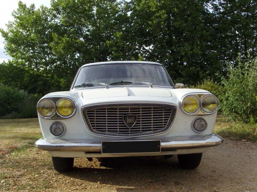 Collier sixties et son coupé Lancia Flavia Pininfarina