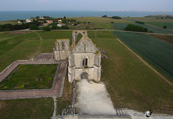 Ré, l'abbaye des Chateliers 1