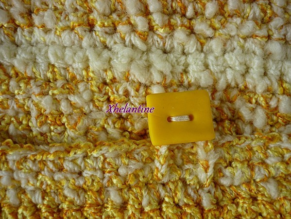 bouton sac jaune blanc