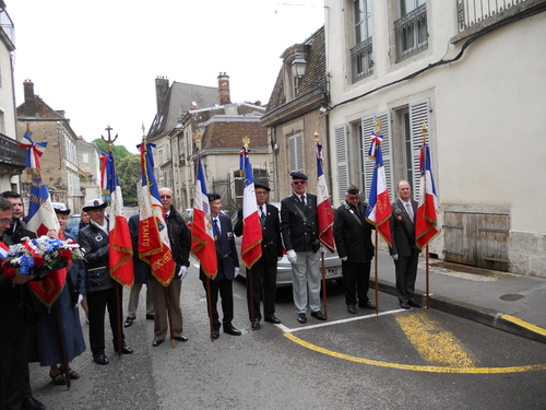 *  Le 8 mai à Dole un bel hommage au général Saint-Hillier