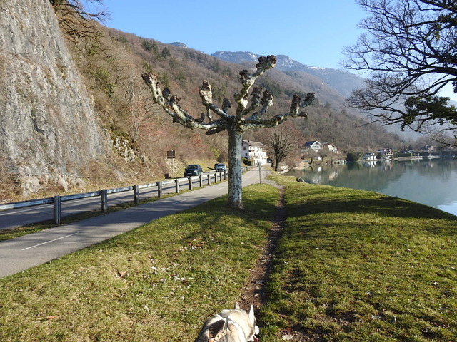 passage à Talloires au bord du lac d'Annecy