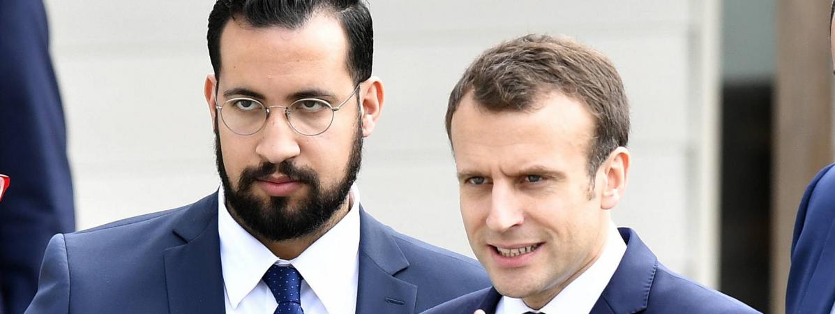Alexandre Benalla et Emmanuel Macron, en visite dans l\'Orne, le 12 avril 2018.