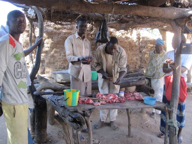 Burkina Bomborokuy Petit marché boucher