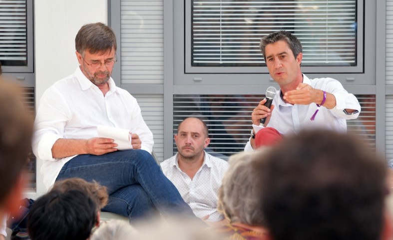 FranÃ§ois Ruffin (LFI) et Damien CarÃªme (maire de Grande-Synthe, EELV) dÃ©battent, le 23 aoÃ»t 2019, Ã  Toulouse