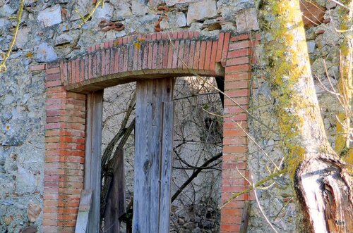 Une ruine : l'ancienne porte !