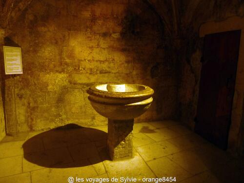 LES BAUX DE PROVENCE -EGLISE