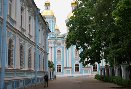 Autour de la cathédrale Saint Nicolas à Saint Petersbourg (Russie)