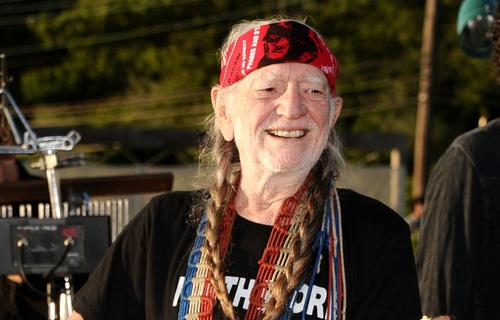 Willie Nelson lance une gamme de café infusé au chanvre