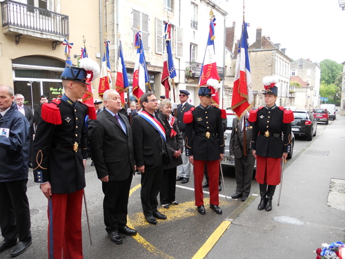 *  Le 8 mai à Dole un bel hommage au général Saint-Hillier