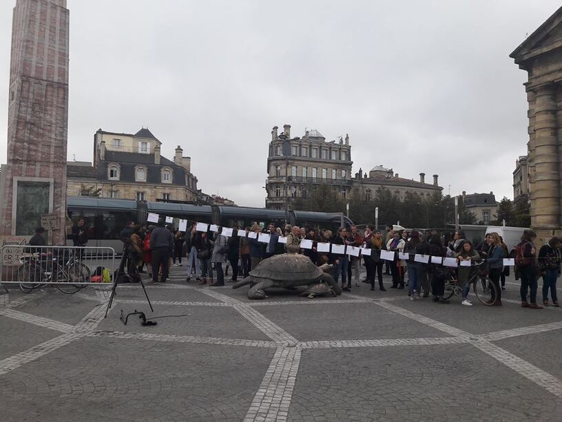 L’image contient peut-être : une personne ou plus, ciel et plein air