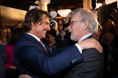 Steven Spielberg remercie Tom Cruise "d'avoir sauvé le cinéma" avec Top Gun 2