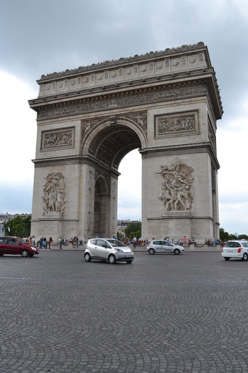 ~ Cathédrale Notre Dame + Le Louvre + Arc de Triomphe ~