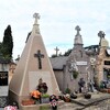 LAFRANCAISE dans le cimetière des tombes pyramidales 2017 08 09 photo mcmg82