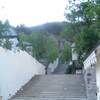 Les escaliers de la station à monter