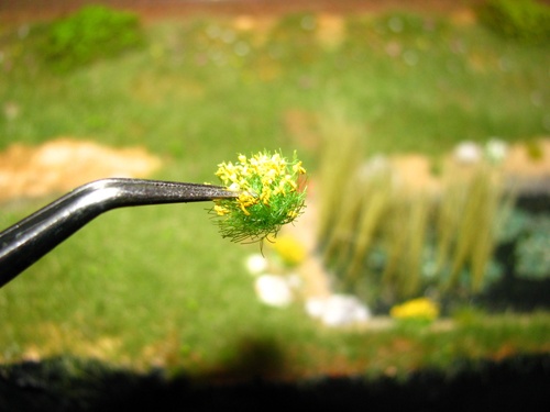 Un diorama d'essai : 16. Fleurs et broussailles (5227)