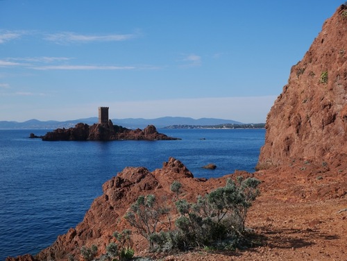 De l'autre côté de la crique; l'île d'Or