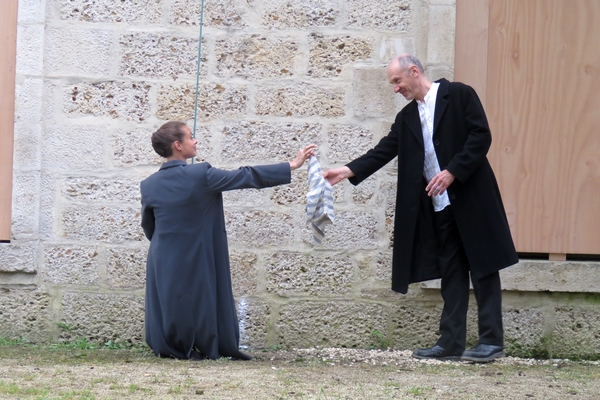 Le dernier spectacle de la saison du Théâtre Gaston Bernard a eu  lieu en plein air, sur la façade de l'hôtel de ville de Châtillon sur Seine...