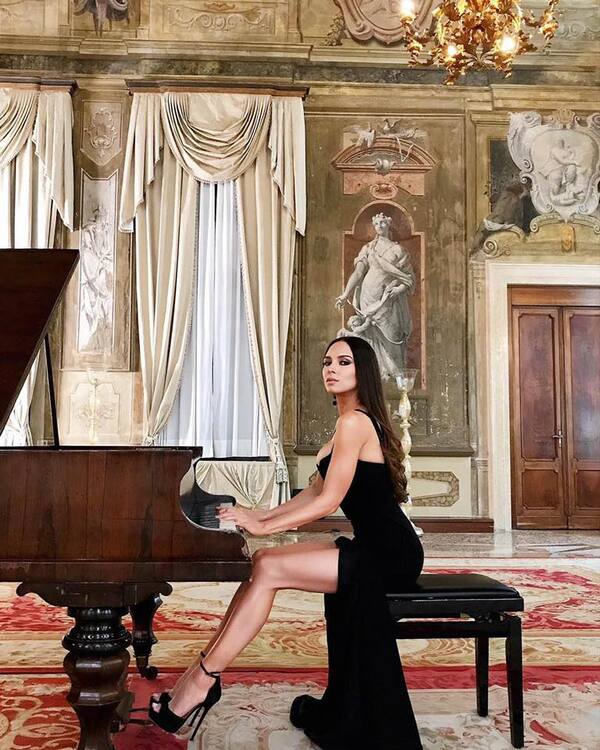 Lola Astanova, musicienne