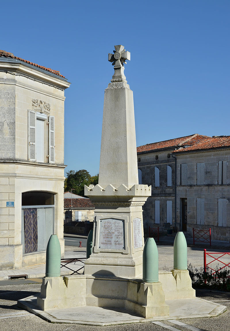 Tesson 17 Monument aux morts 2014.jpg