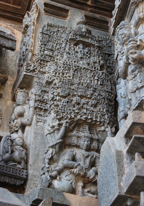 Belur, le temple Channakeshava, les sculptures extérieures