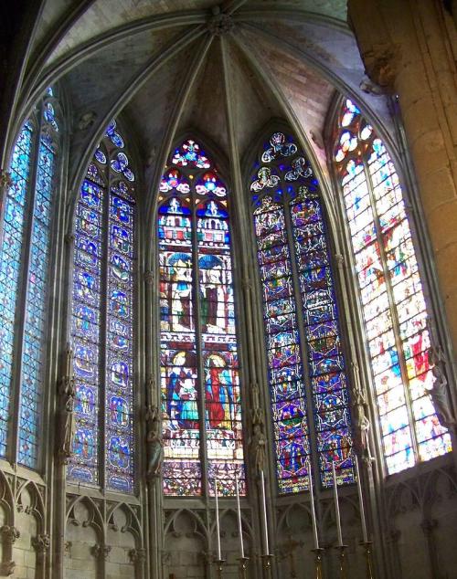 Carcassonne (Aude) : ville basse et basilique de la cité médiévale