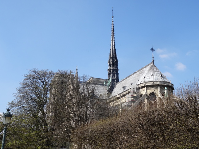 Notre Dame de Paris .