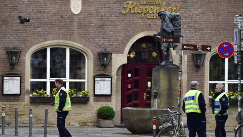 Une camionnette a foncé sur les clients du café "Grosser Kiepenkerl" dans le centre historique de Münster, le 7 avril 2018.