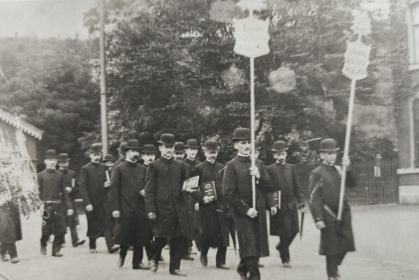 Sortie de la gare de Jemeppe (Archives du Temple de Retinne)