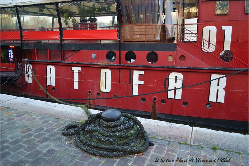 Port de la Gare, Paris 13ème :  Bateau-feu ou bateau-phare