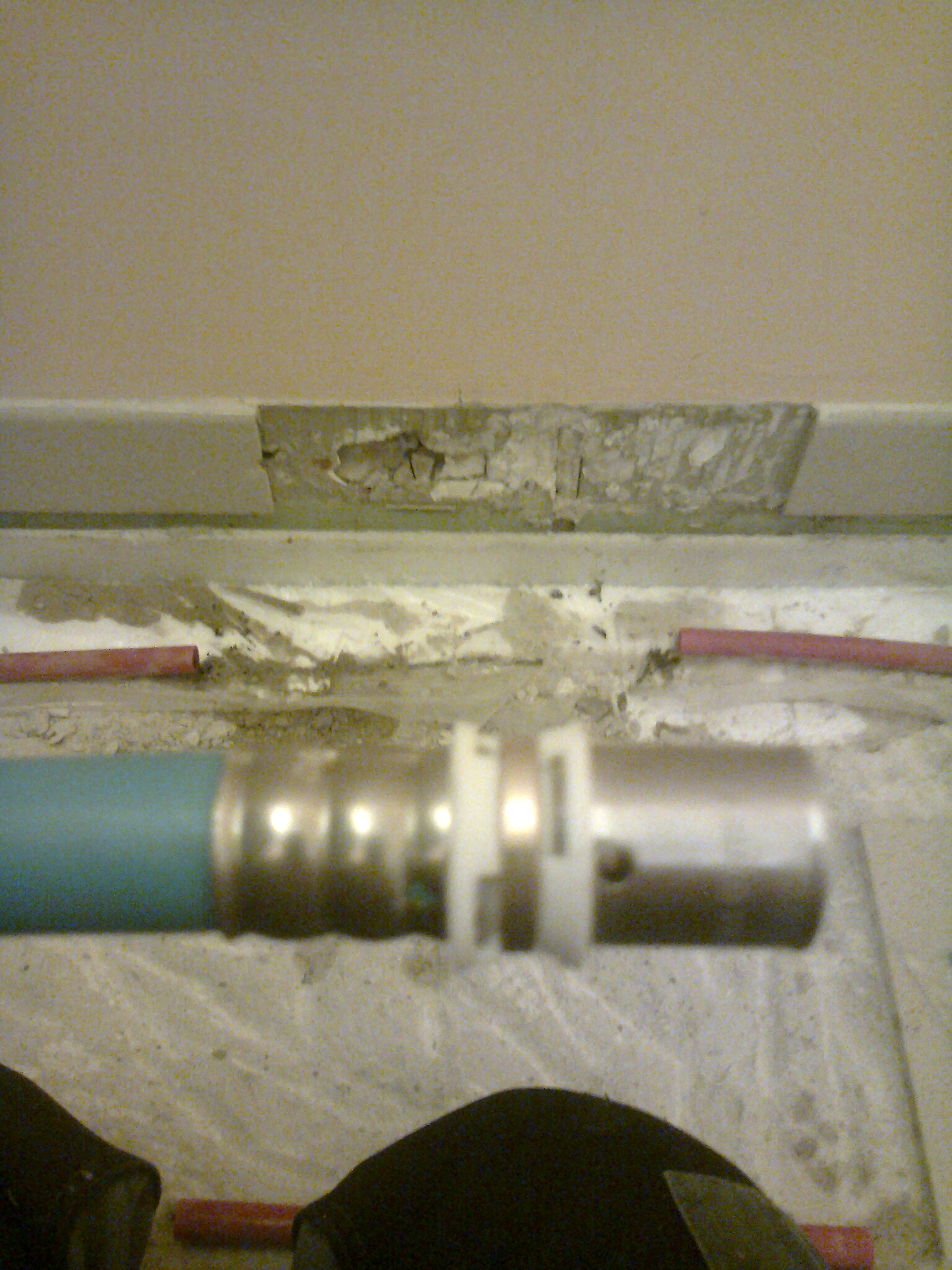 réparation d'une fuite d'un plancher chauffant - l'art du tuyau