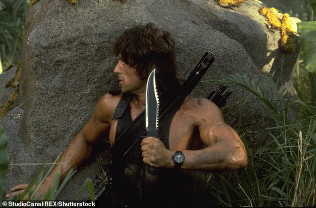 Armes : Rambo a également utilisé des machettes et des couteaux.  Photographié en 1985