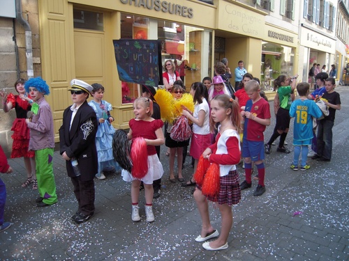 Le défilé dans les rues de Landerneau