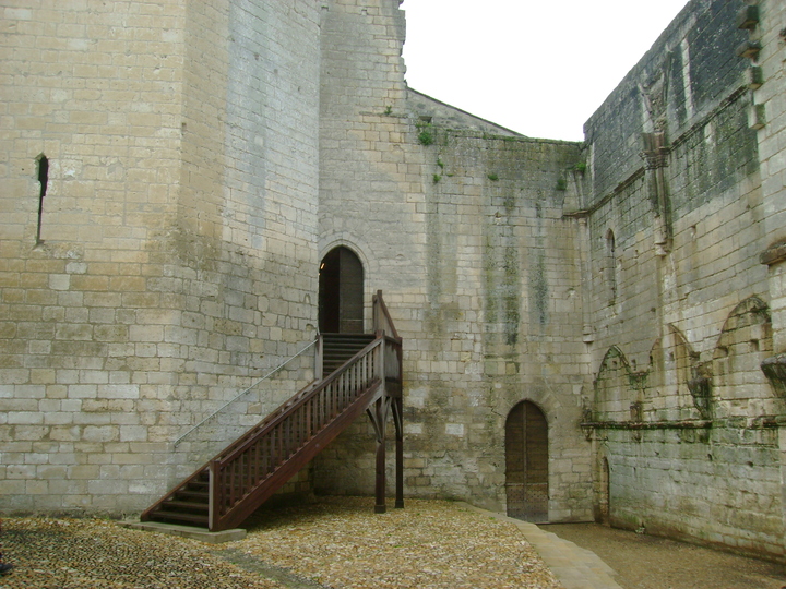 LES CHATEAUX DE BOURDEILLES EN  DORDOGNE . 24 310 .