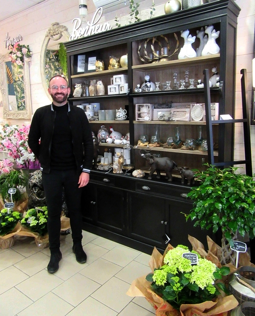"Monsieur le Fleuriste" a ouvert une superbe boutique de fleurs, de décos, de senteurs et de décorateur d'événements  à Châtillon sur Seine....