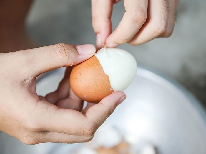 Ne jamais mettre des oeufs durs au four à micro-ondes.