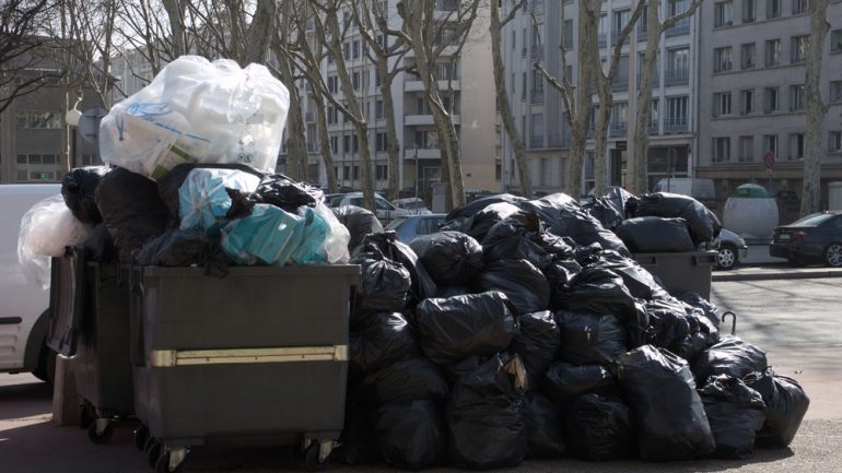 Eboueurs Bordeaux Métropole - Autant en emporte la poubelle, tant bien que  mal on la soulève!