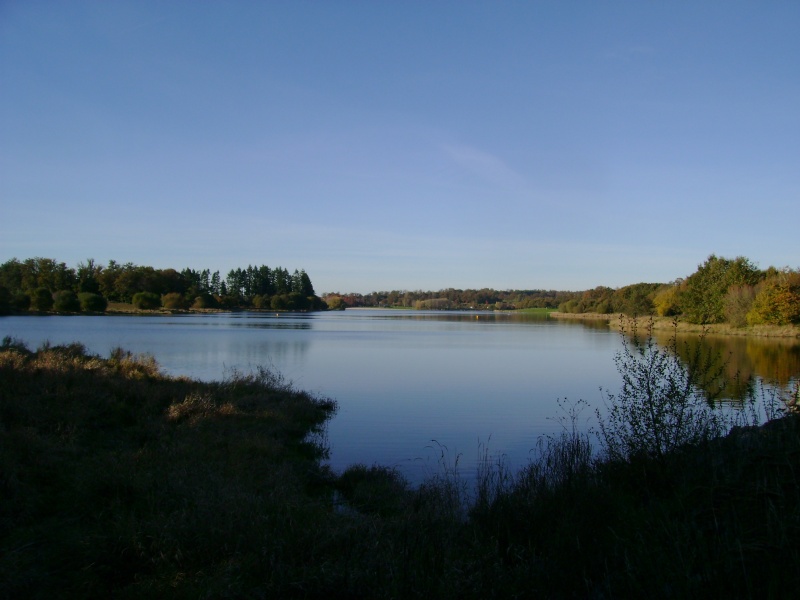 LES LACS DE HAUTE-CHARENTE EN AUTOMNE . 