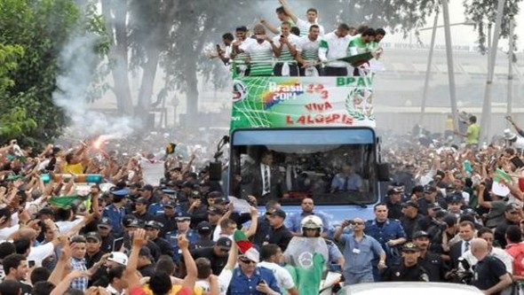 parade de l\'EN dans les rues d\'Alger après le mundial 2014