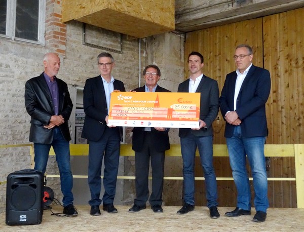 Remise d'un chèque de 25 000 euros par le Fonds Agir Pour l'Emploi du groupe  E.D.F. à l'association GREN de Sainte Colombe sur Seine