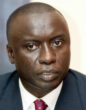 IDRISSA SECK EN TOURNEE AU DJOLOFF.Ce Samedi 17 décembre 2011,le leadeur du parti REWMI était parti visiter ses militants et sympatisants qui sont à Linguère.C'est à l'occasion du Gamou annuel de Mbou