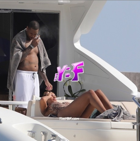 Carmelo Anthony nie de nouveau avoir trompé sa femme Lala après sa photo sur un yacht avec une femme mystérieuse