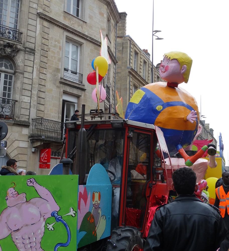 Le carnaval de Bordeaux 2016 : les chars...